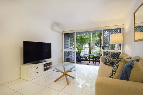 The White House Port Douglas - Foster Accommodation 16