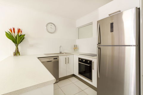 The White House Port Douglas - Foster Accommodation 11