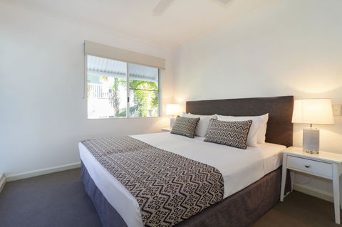 The White House Port Douglas - Foster Accommodation 35