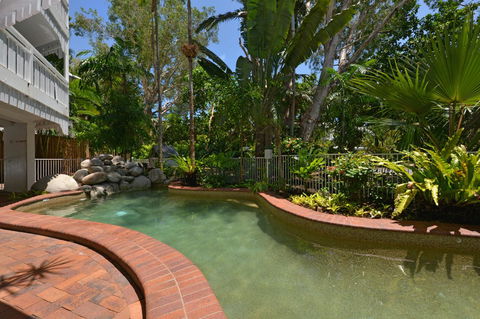 The White House Port Douglas - Foster Accommodation 17