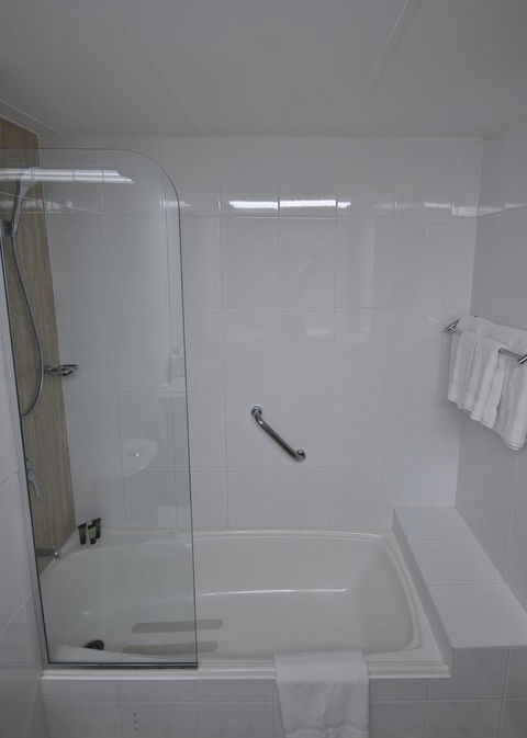 Pacific Hotel Cairns - Foster Accommodation 40