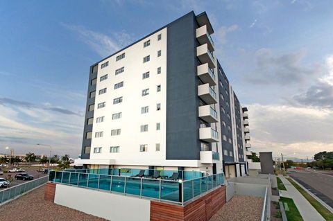 Allure Hotel & Apartments - Foster Accommodation 1