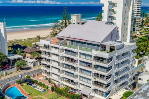 Surfers Chalet - Foster Accommodation 9