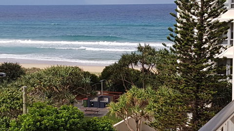 Surfers Chalet - Foster Accommodation 23