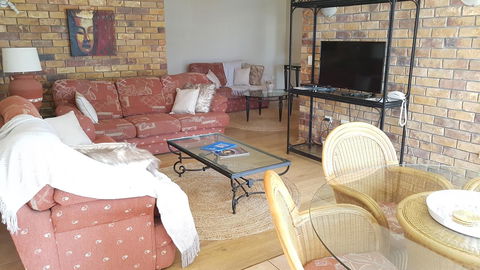 Surfers Chalet - Foster Accommodation 24