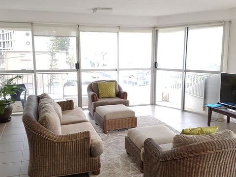 Surfers Chalet - Foster Accommodation 32
