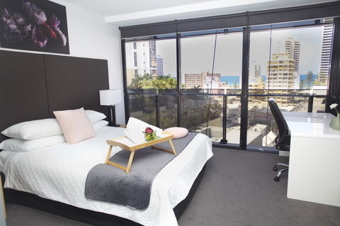 Circle Luxury Holidays - Foster Accommodation 9