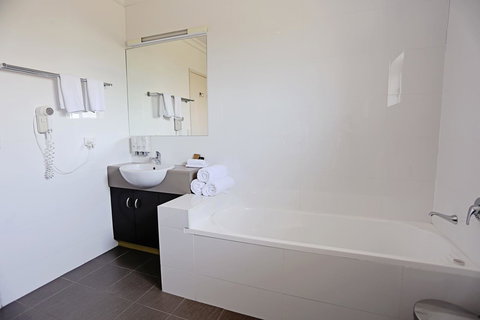 Drovers Motor Inn - Foster Accommodation 12