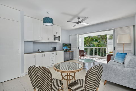 Palm Cove Paradise - Couples Spa Beach Getaway - Foster Accommodation 0