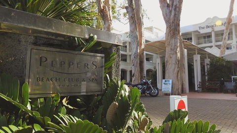 Palm Cove Paradise - Couples Spa Beach Getaway - Foster Accommodation 2