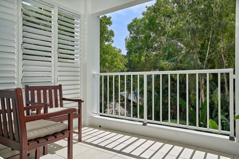 Palm Cove Paradise - Couples Spa Beach Getaway - Foster Accommodation 10