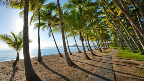 Palm Cove Paradise - Couples Spa Beach Getaway - Foster Accommodation 24