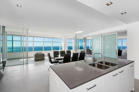 Q1 Resort & Spa - Official - Foster Accommodation 29