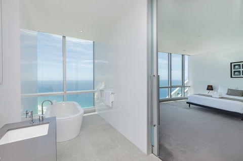 Q1 Resort & Spa - Official - Foster Accommodation 12