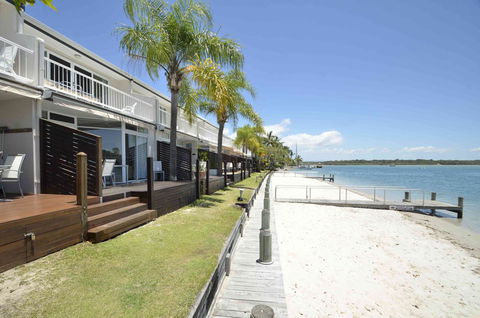 Skippers Cove Waterfront Resort - Foster Accommodation 22