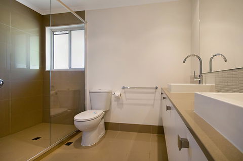 Skippers Cove Waterfront Resort - Foster Accommodation 9