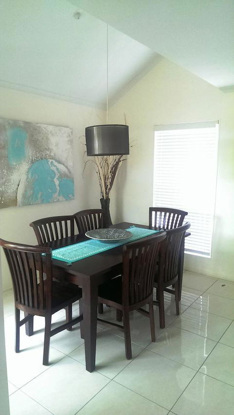 Skippers Cove Waterfront Resort - Foster Accommodation 8