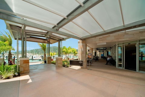 The Boathouse Apartments - Foster Accommodation 23