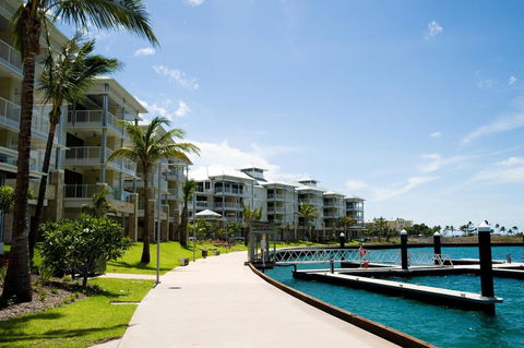 The Boathouse Apartments - Foster Accommodation 24