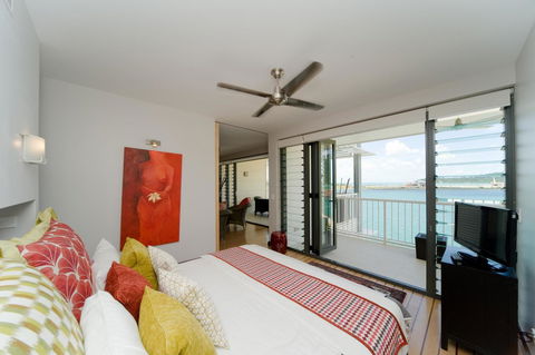 The Boathouse Apartments - Foster Accommodation 14
