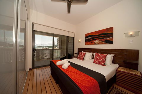 The Boathouse Apartments - Foster Accommodation 15