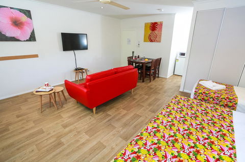 Port Douglas Motel - Foster Accommodation 7