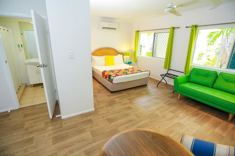 Port Douglas Motel - Foster Accommodation 11