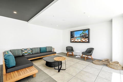 Qube Broadbeach - Foster Accommodation 22