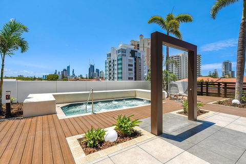 Qube Broadbeach - Foster Accommodation 27