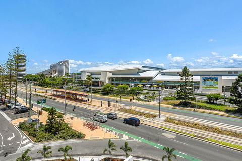 Qube Broadbeach - Foster Accommodation 18