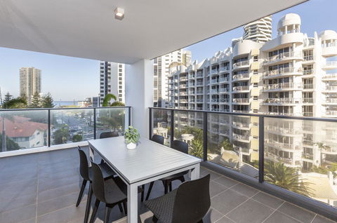 Qube Broadbeach - Foster Accommodation 41