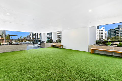 Qube Broadbeach - Foster Accommodation 23