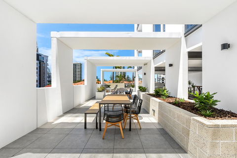 Qube Broadbeach - Foster Accommodation 21