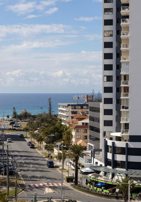 Qube Broadbeach - Foster Accommodation 8
