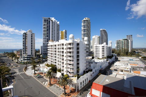 Qube Broadbeach - Foster Accommodation 10
