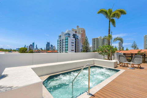 Qube Broadbeach - Foster Accommodation 28