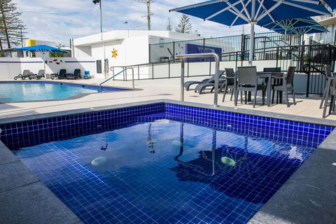 Mandolin Beachfront Resort - Foster Accommodation 2