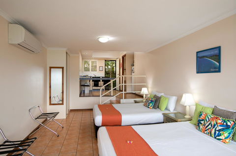 Sunlit Waters Studio Apartments - Foster Accommodation 29