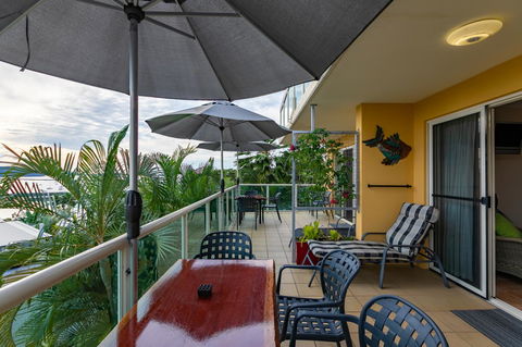 Sunlit Waters Studio Apartments - Foster Accommodation 22