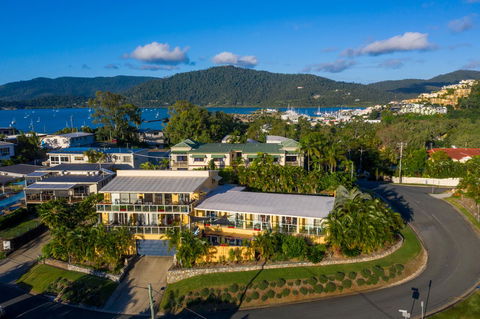 Sunlit Waters Studio Apartments - Foster Accommodation 6