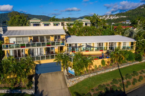 Sunlit Waters Studio Apartments - Foster Accommodation 7
