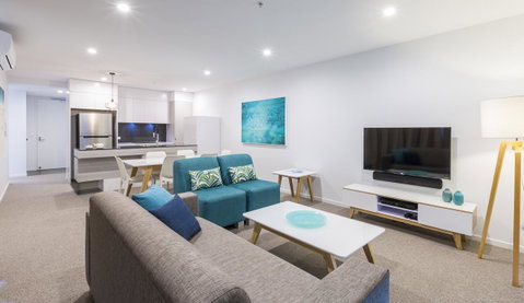 Boardwalk Burleigh Beach - Official - Foster Accommodation 17