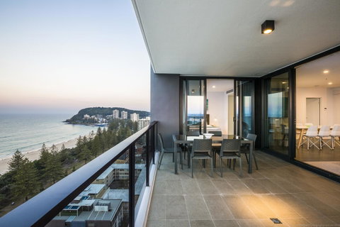 Boardwalk Burleigh Beach - Official - Foster Accommodation 9