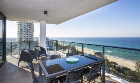 Boardwalk Burleigh Beach - Official - Foster Accommodation 12