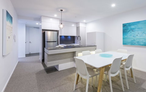 Boardwalk Burleigh Beach - Official - Foster Accommodation 29