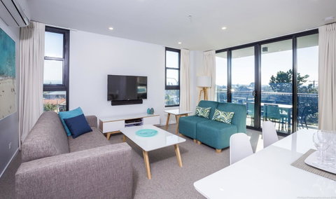 Boardwalk Burleigh Beach - Official - Foster Accommodation 36