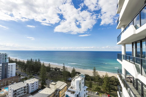 Boardwalk Burleigh Beach - Official - Foster Accommodation 27