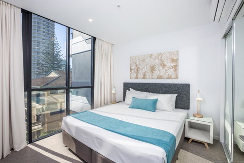 Boardwalk Burleigh Beach - Official - Foster Accommodation 37