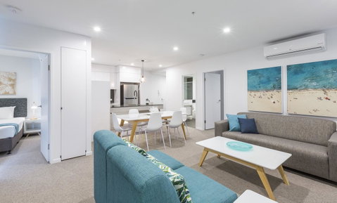 Boardwalk Burleigh Beach - Official - Foster Accommodation 42