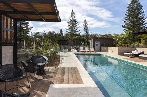 Boardwalk Burleigh Beach - Official - Foster Accommodation 15